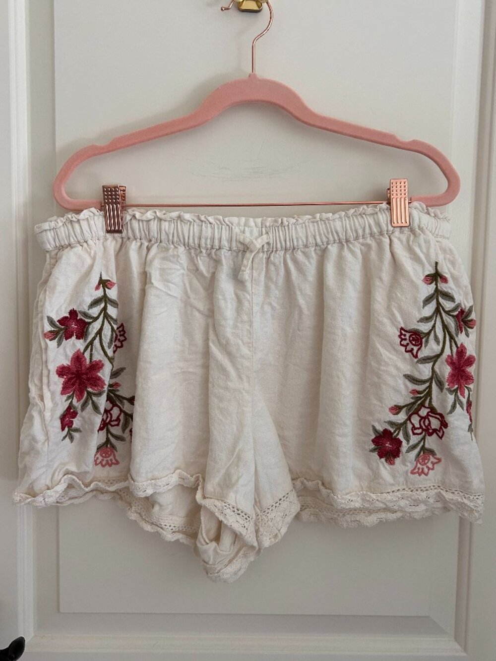 White Flower Embroidered Shorts